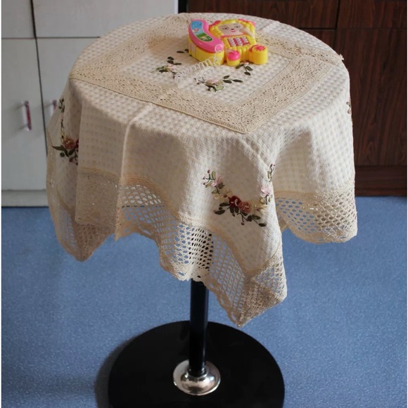 45×45 in traditional Square hand silk-knitted embroidery  tablecloth - Picture 2 of 8